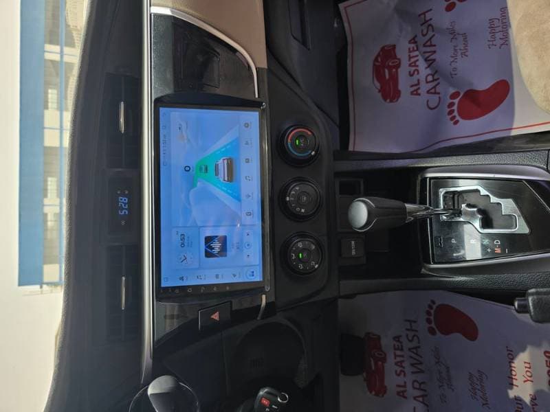 2016 Toyota Corolla thumbnail 2