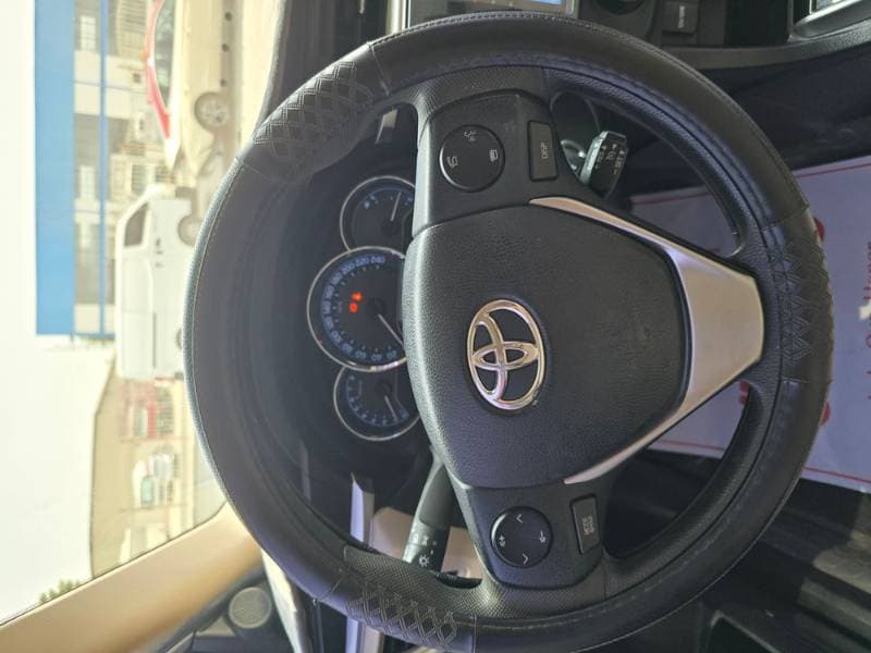 2016 Toyota Corolla thumbnail 3