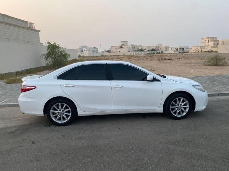 2017 Toyota Camry thumbnail 4
