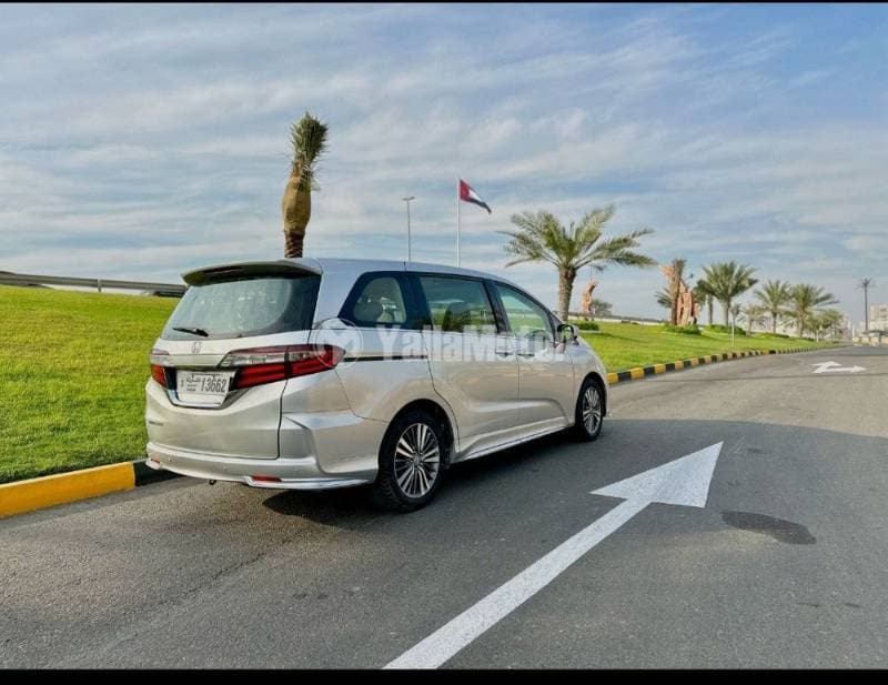 2018 Honda Odyssey J thumbnail 3