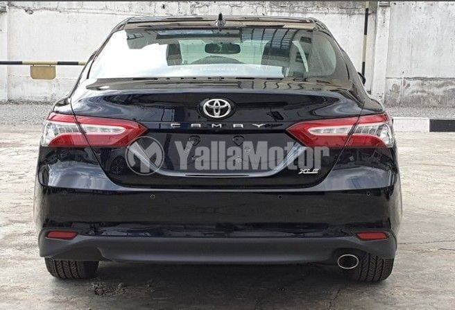 2018 Toyota Camry thumbnail 2