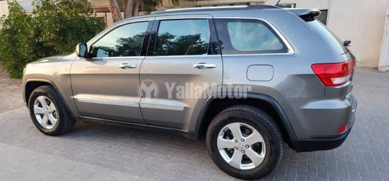 2012 Jeep Grand Cherokee thumbnail 2