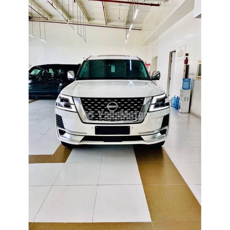 2023 Nissan Patrol thumbnail 3