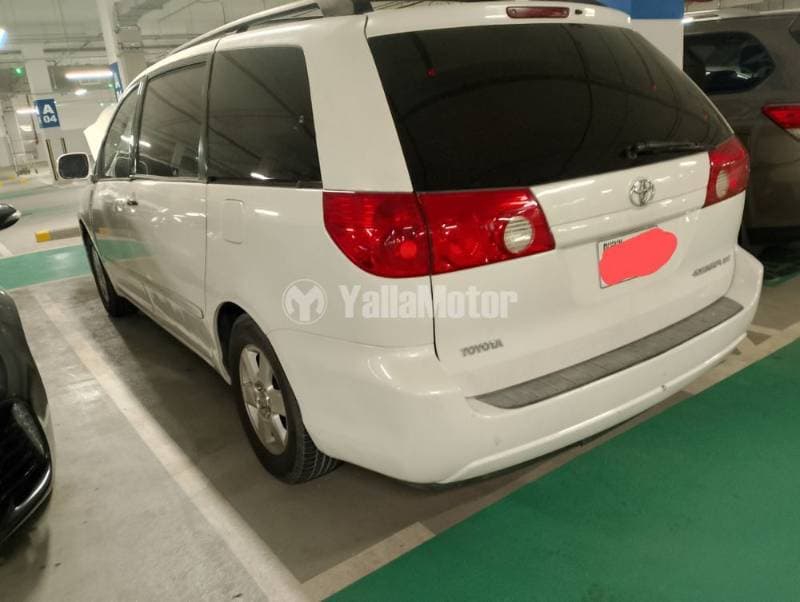 2008 Toyota Sienna thumbnail 2