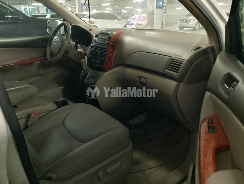 2008 Toyota Sienna thumbnail 5