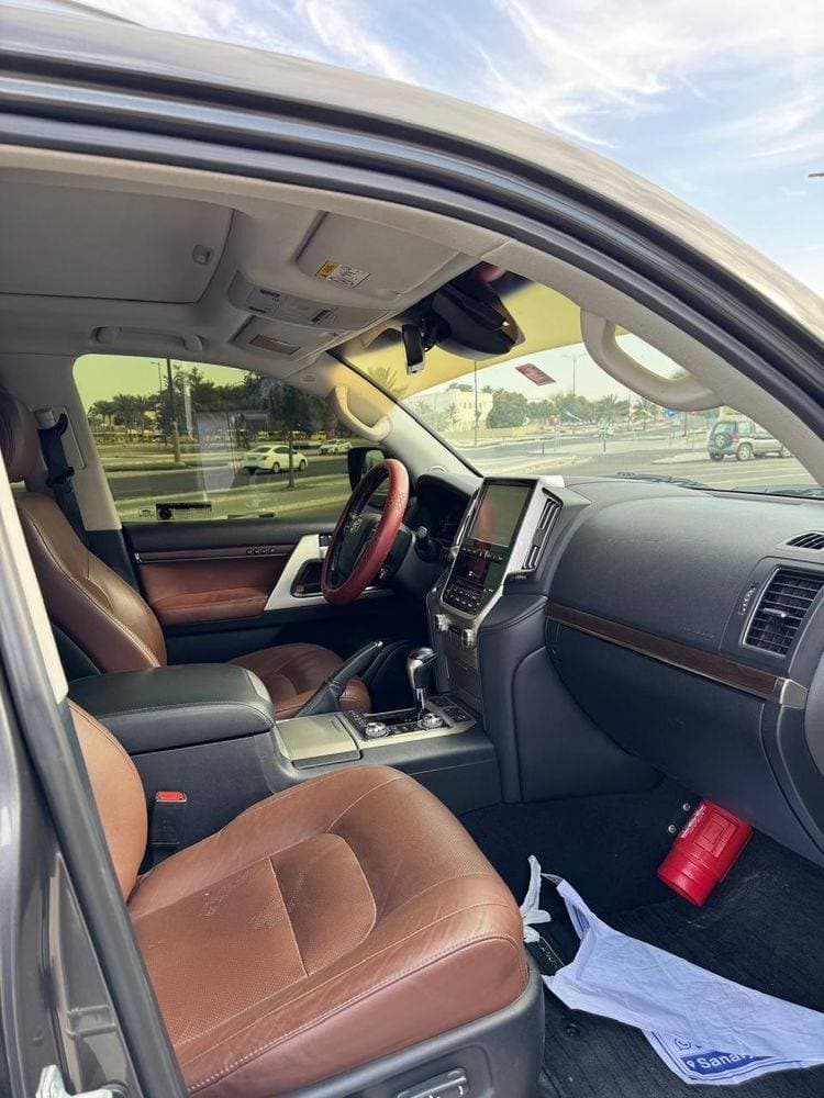 2018 Toyota Land Cruiser thumbnail 4