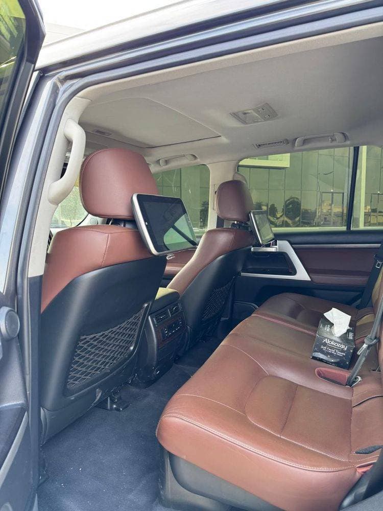 2018 Toyota Land Cruiser thumbnail 5