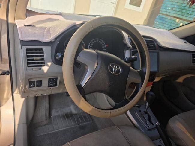2013 Toyota Corolla thumbnail 3