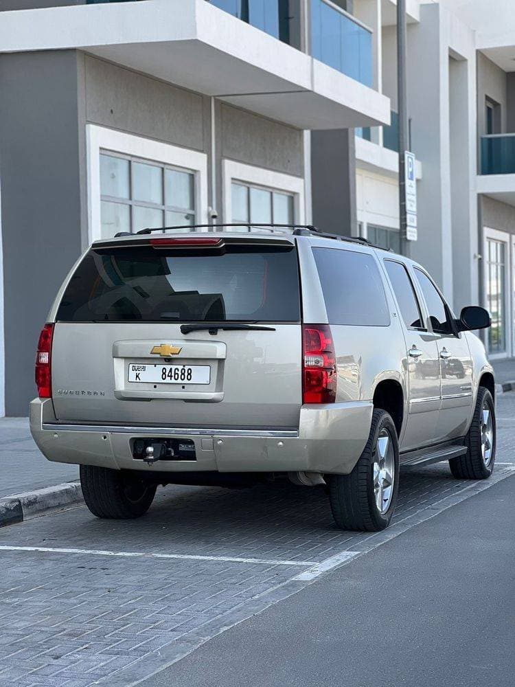 2014 Chevrolet Suburban thumbnail 4