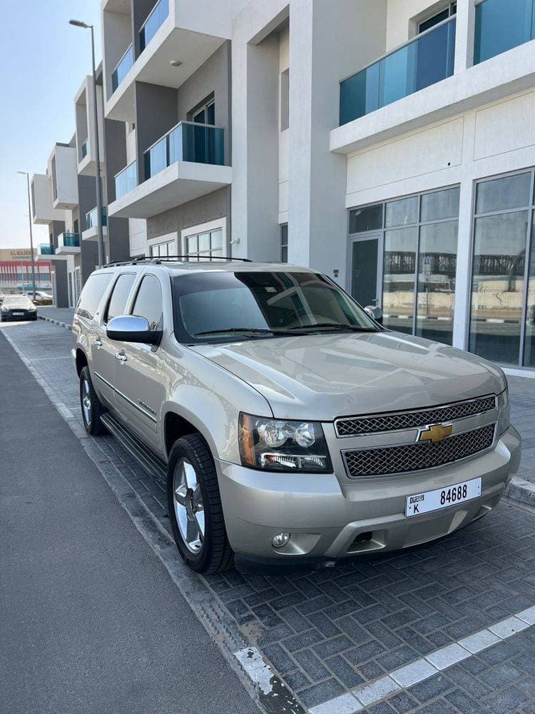 2014 Chevrolet Suburban thumbnail 2