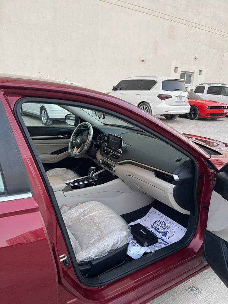 2021 Nissan Altima thumbnail 3