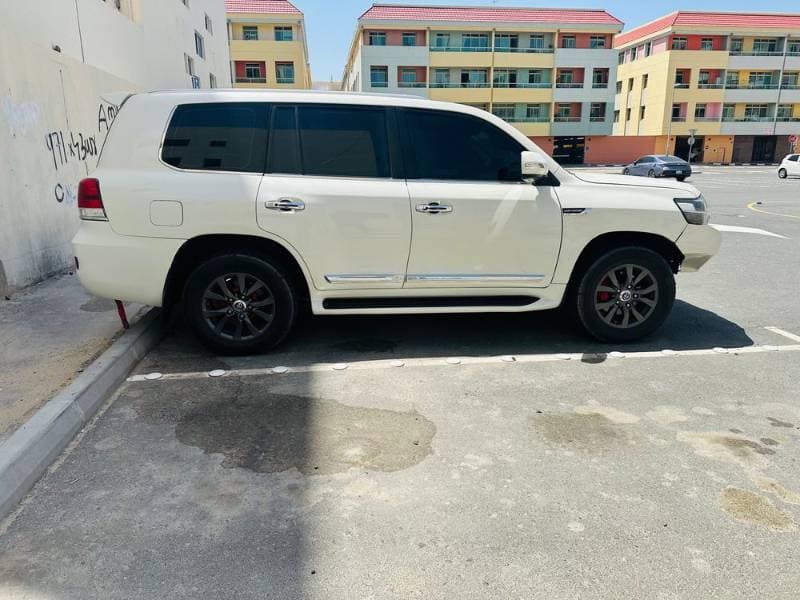2010 Toyota Land Cruiser thumbnail 3
