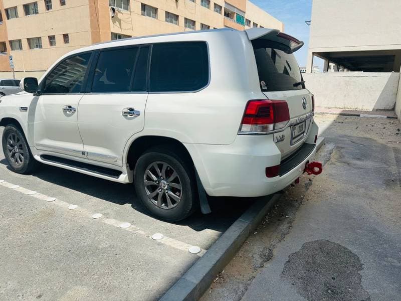 2010 Toyota Land Cruiser thumbnail 5