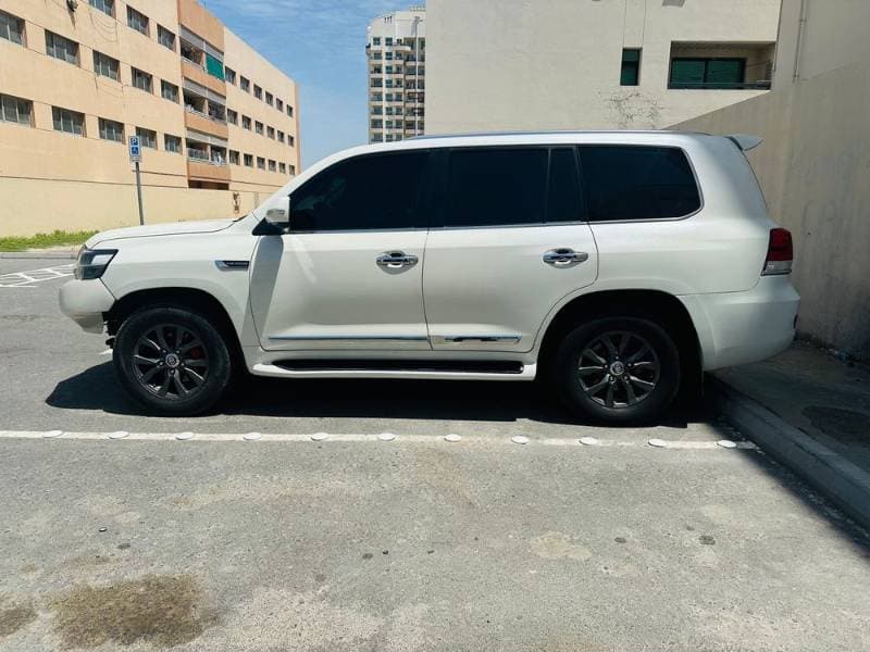 2010 Toyota Land Cruiser thumbnail 2