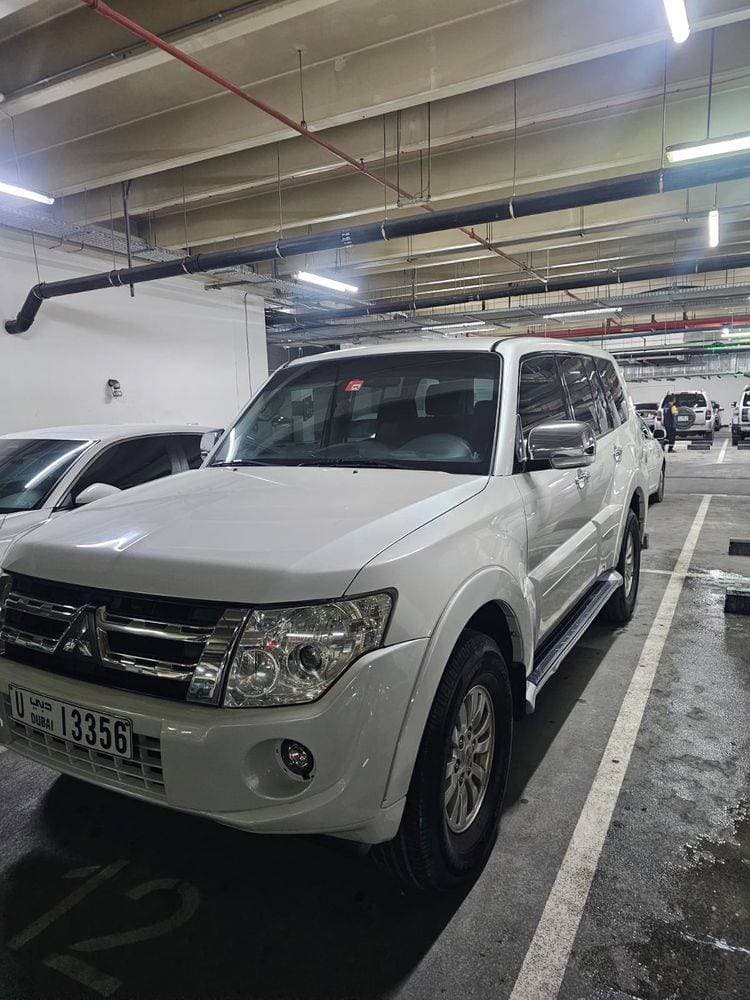2014 Mitsubishi Pajero thumbnail 2