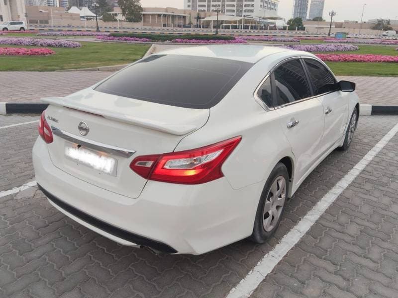 2016 Nissan Altima thumbnail 3
