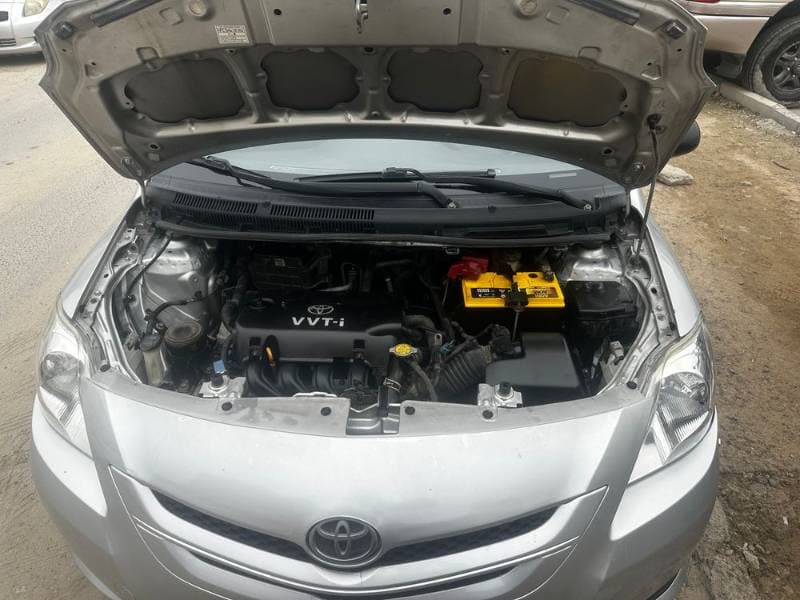 2008 Toyota Yaris thumbnail 2