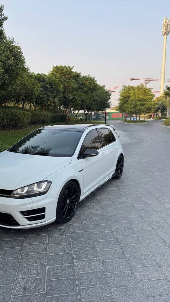 2017 Volkswagen Golf thumbnail 3