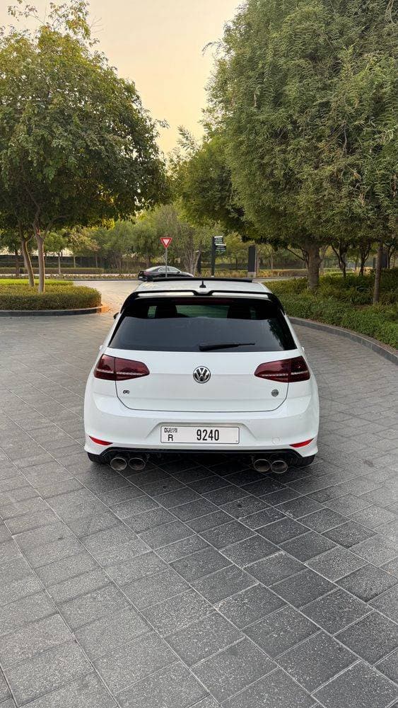 2017 Volkswagen Golf thumbnail 2