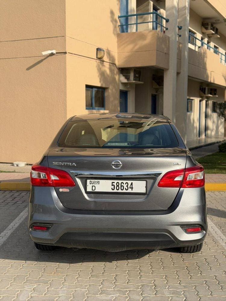 2017 Nissan Sentra thumbnail 4