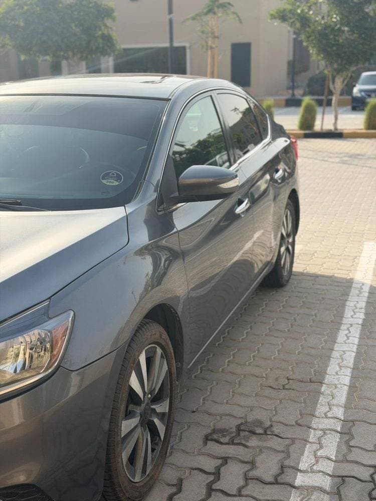 2017 Nissan Sentra thumbnail 3