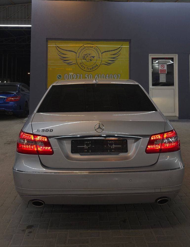 2011 Mercedes-Benz E-Class thumbnail 4