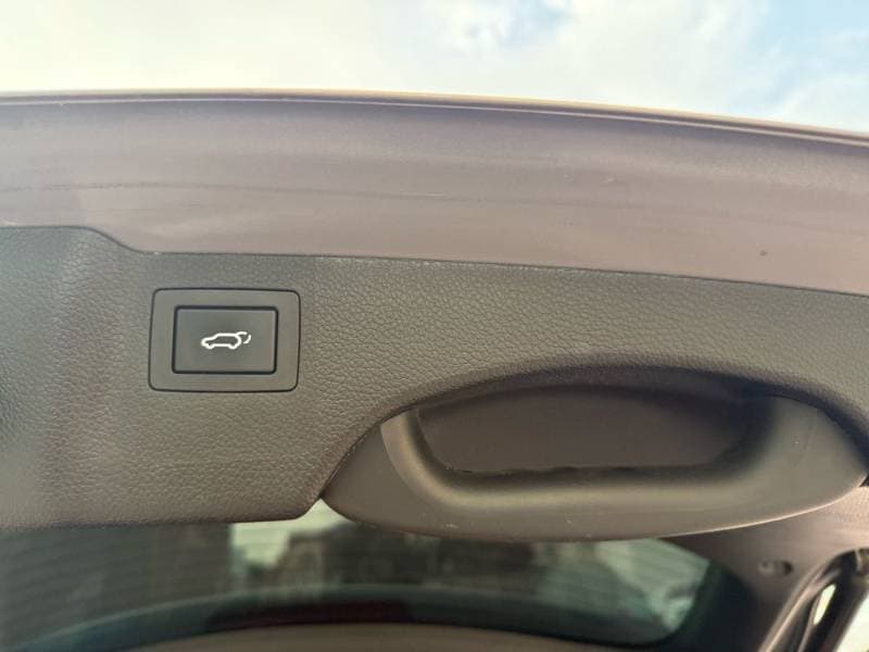 2017 Hyundai Santa Fe thumbnail 5