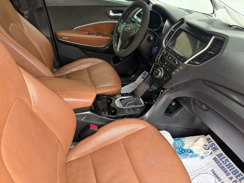 2017 Hyundai Santa Fe thumbnail 4