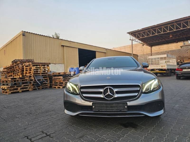 2019 Mercedes-Benz E-Class Saloon thumbnail 4