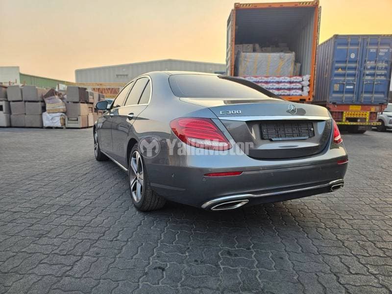 2019 Mercedes-Benz E-Class Saloon thumbnail 6