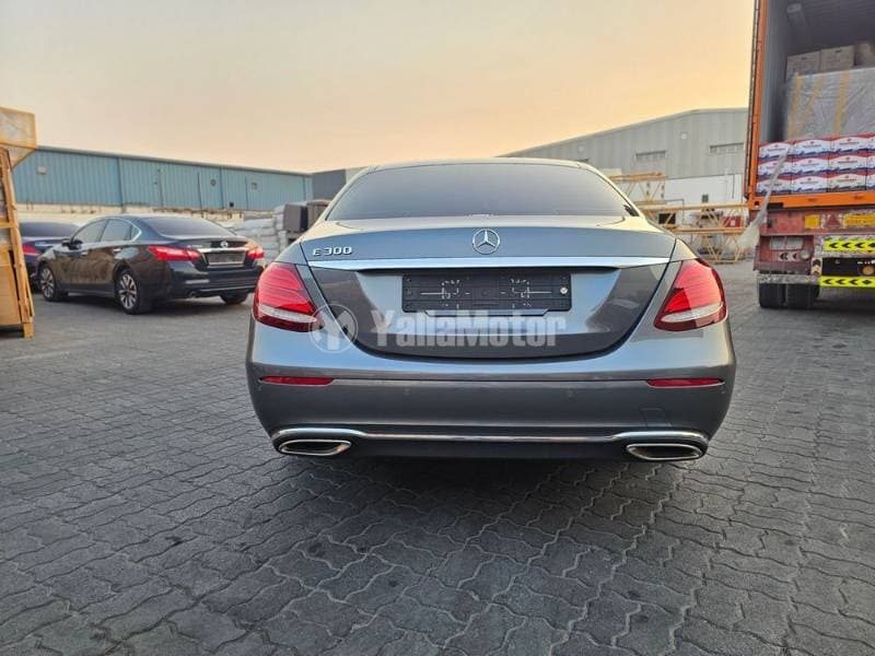 2019 Mercedes-Benz E-Class Saloon thumbnail 5