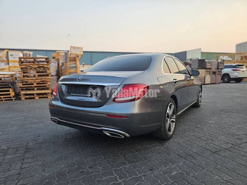 2019 Mercedes-Benz E-Class Saloon thumbnail 7