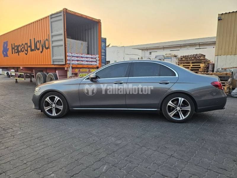 2019 Mercedes-Benz E-Class Saloon thumbnail 8