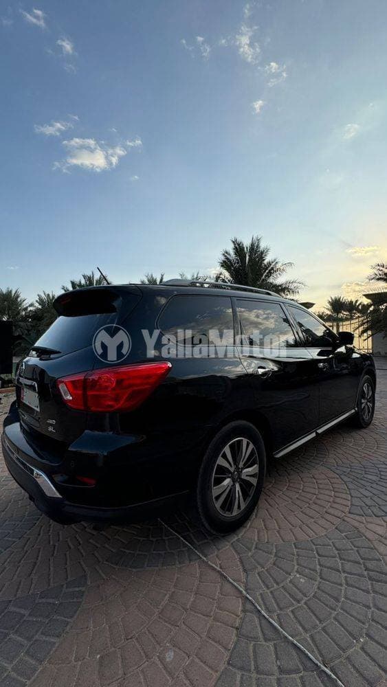 2017 Nissan Pathfinder thumbnail 3