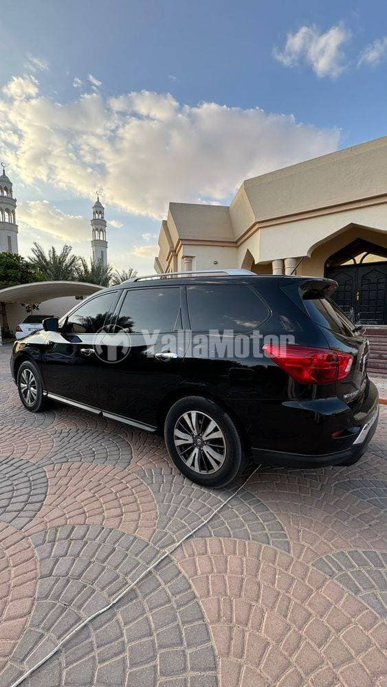 2017 Nissan Pathfinder thumbnail 5