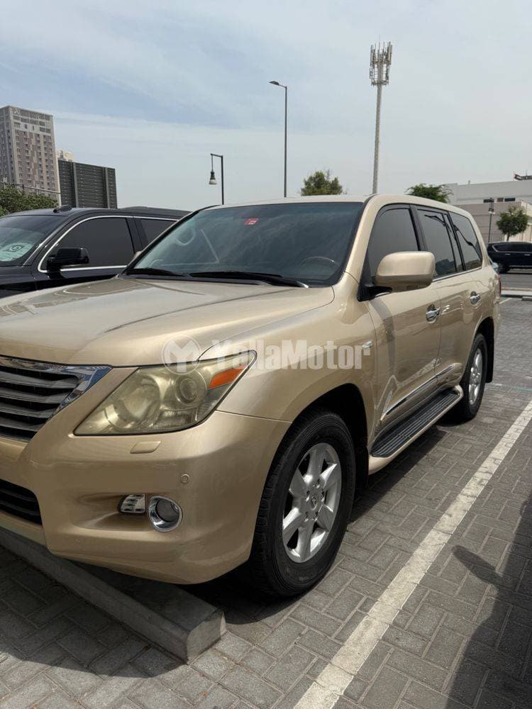 2011 Lexus LX 570 thumbnail 2