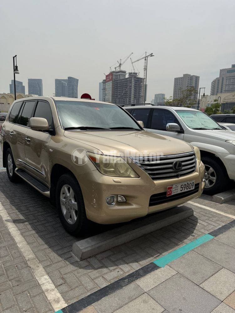 2011 Lexus LX 570 thumbnail 4