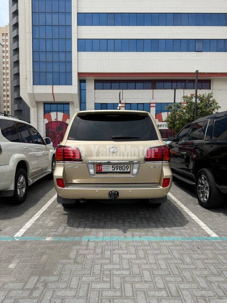 2011 Lexus LX 570 thumbnail 6