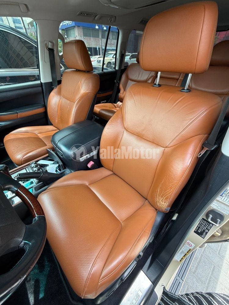 2011 Lexus LX 570 thumbnail 10