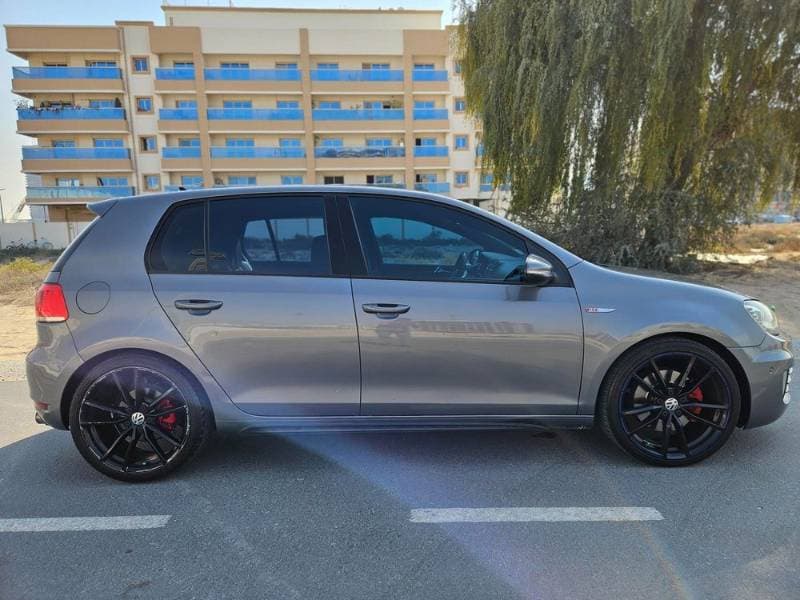 2011 Volkswagen Golf GTI thumbnail 5