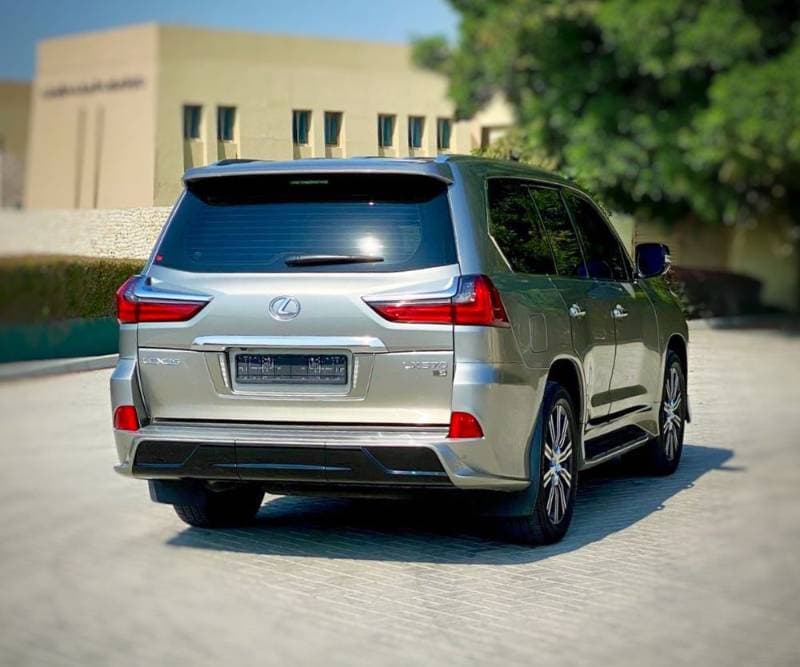 2021 Lexus LX 570 thumbnail 4