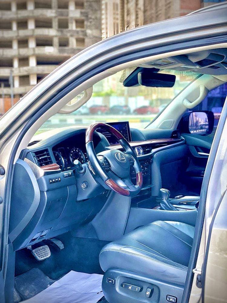 2021 Lexus LX 570 thumbnail 5