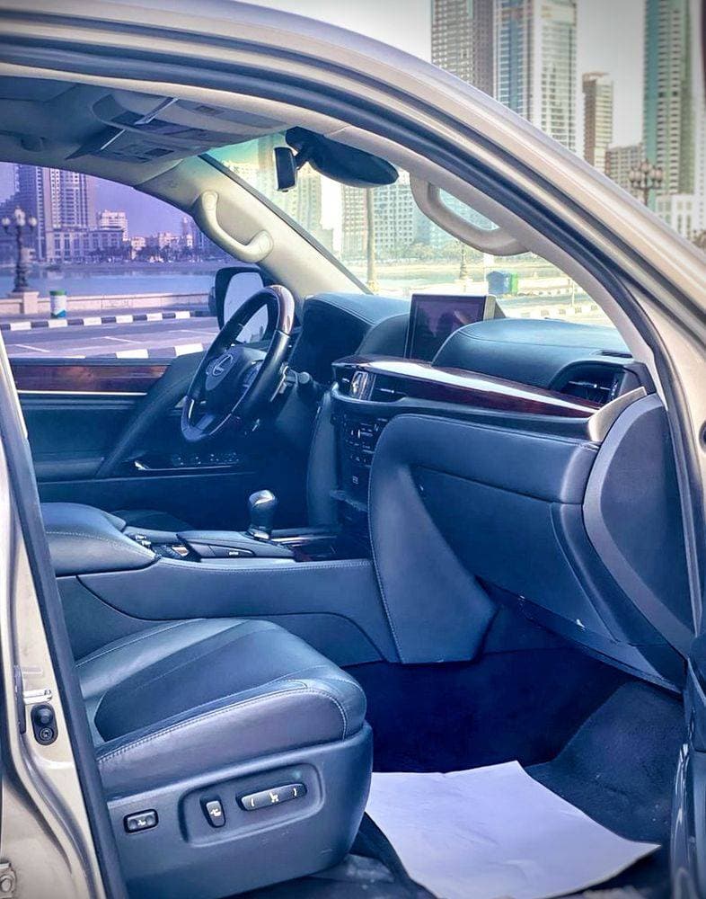 2021 Lexus LX 570 thumbnail 7