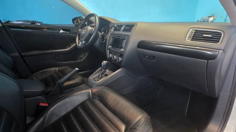2015 Volkswagen Jetta thumbnail 3