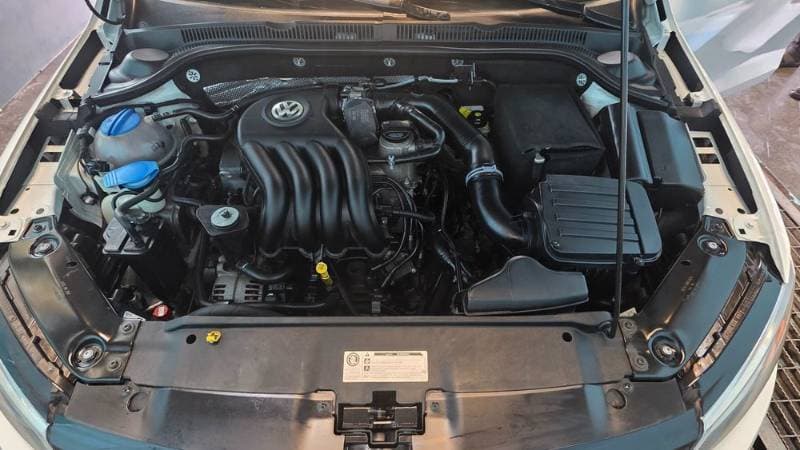 2015 Volkswagen Jetta thumbnail 2