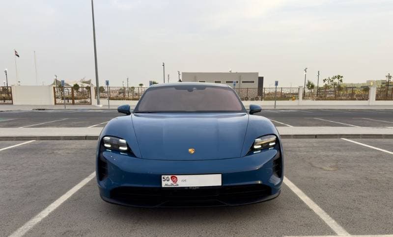 2022 Porsche Taycan thumbnail 2