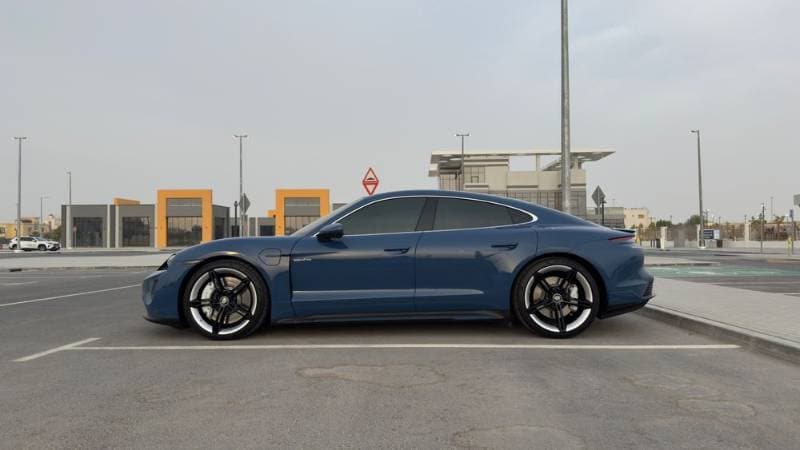 2022 Porsche Taycan thumbnail 3