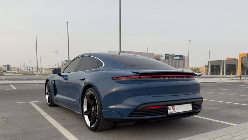 2022 Porsche Taycan thumbnail 4