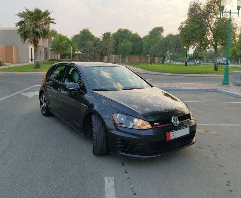 2017 Volkswagen Golf GTI thumbnail 2