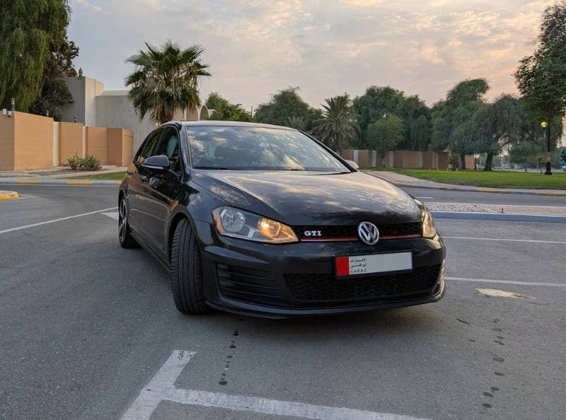 2017 Volkswagen Golf GTI thumbnail 3